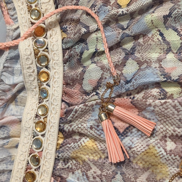 Ladies Blouse - Picture 2 of 4